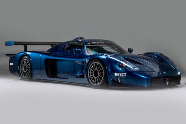 В началото на 2000-те години Maserati произведе 50 суперавтомобила Maserati MC12, всеки от които има колекционерска стойност. В много отношения взаимстван от Ferrari Enzo, автомобилът получи, наред с други неща, супер успешната състезателна модификация GT1, която спечели много състезания. По-късно, на базата на MC12 GT1, се появи пистова версия MC12 Versione Corse, от която има 12 бройки.